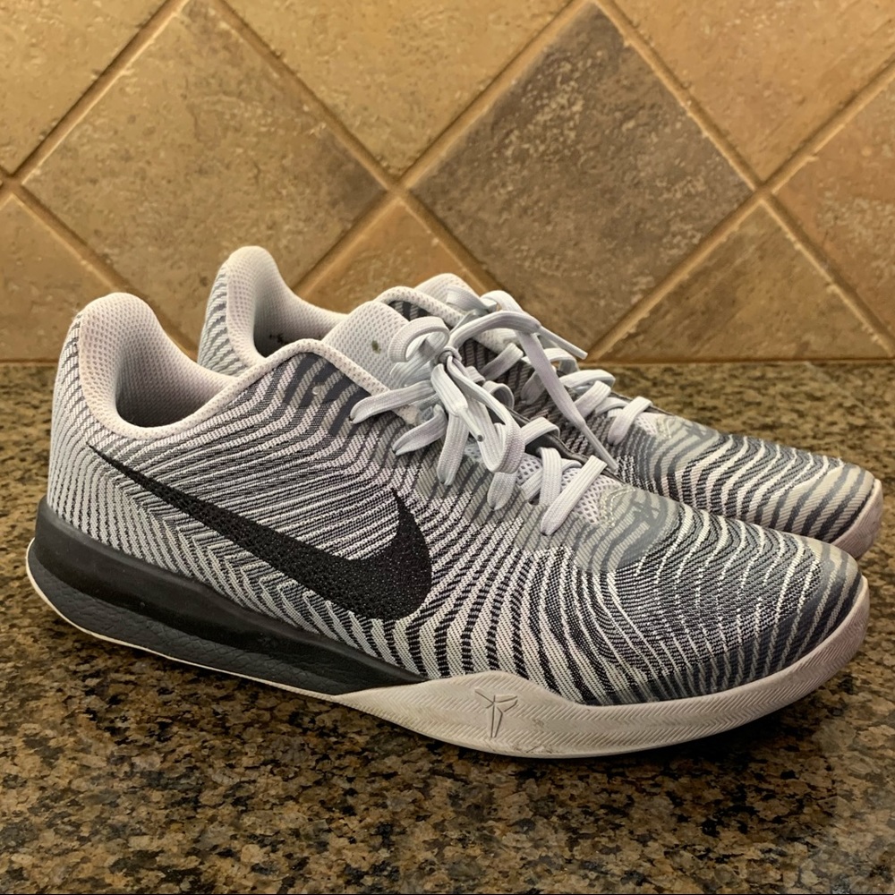 Nike Kobe Mentality II size 9.5 shoes